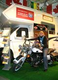 Reisemesse Hamburg 2009: CANUSA Mitarbeiterin auf Motorrad
