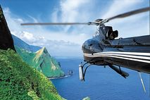 Hawaii - Strandhotels & Inselträume: Hubschrauber über Maui