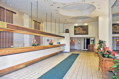 Hotel Oahu Aqua Maile Sky Court Lobby
