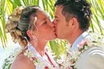 Heiraten auf Hawaii: Kuss unter Palmen