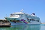 Kreuzfahrtschiff vor Oahu