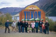 Busreisen Kanada: Reisegruppe im Yukon