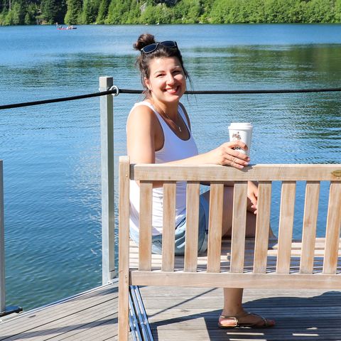 Mitarbeiterin Sarina am Nita Lake in Kanada