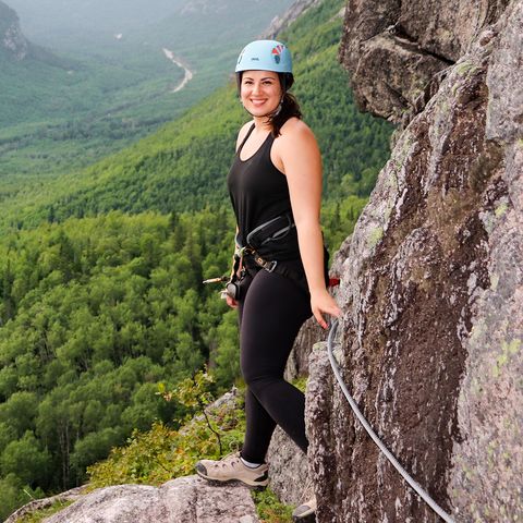 Sarina beim Klettern im Via Ferrata