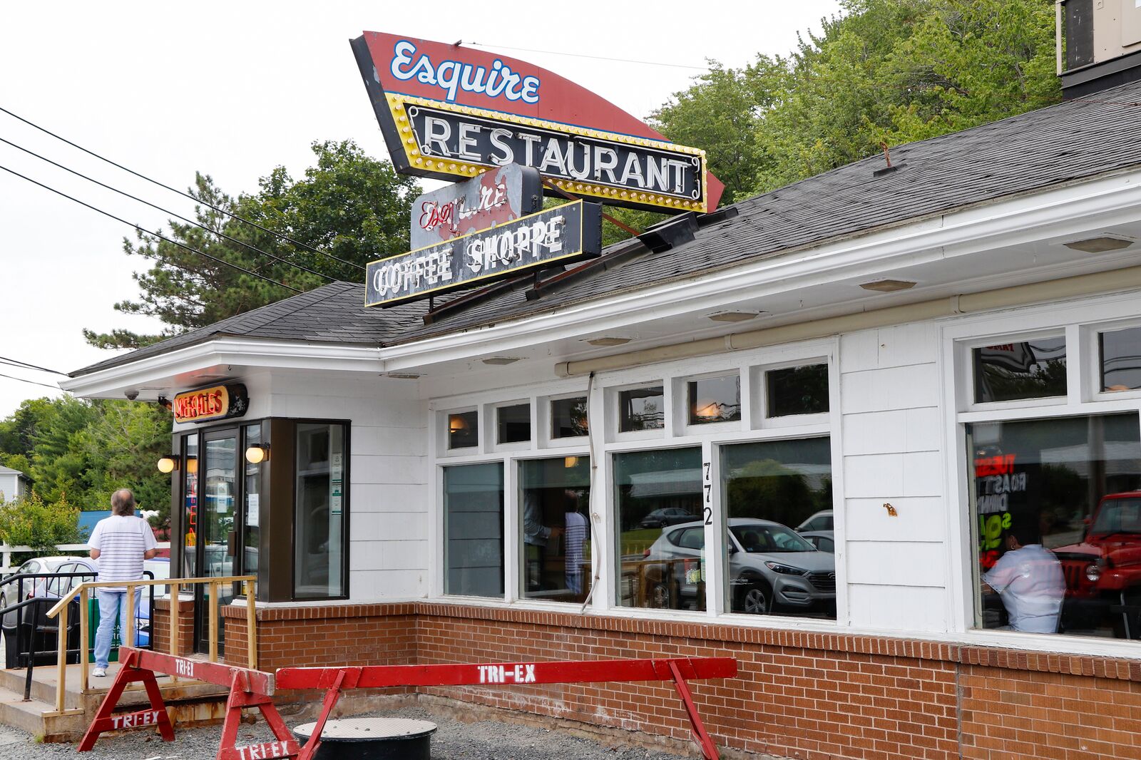 AuÃŸenansicht des Esquire Restaurants am Bedford Highway in Nova Scotia