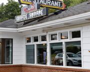 allgemein/diverses/canusa-insidertipps/kanada/tilo-krause-duenow-food/exterior-esquire-restaurant.cr3500x1532-0x447 allgemein/diverses/canusa-insidertipps/kanada/tilo-krause-duenow-food/exterior-esquire-restaurant.cr3500x1532-0x447