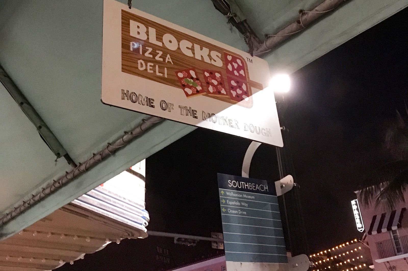 Am Block Pizza Deli Restaurant in Miami Beach