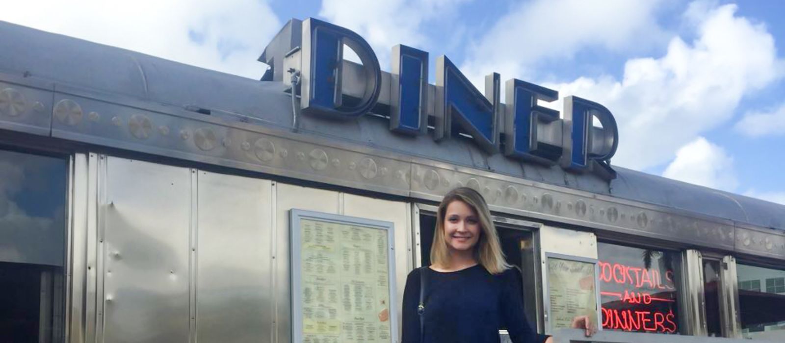 Mitarbeiterin Lena vor dem 11th Street Diner in Miami Beach