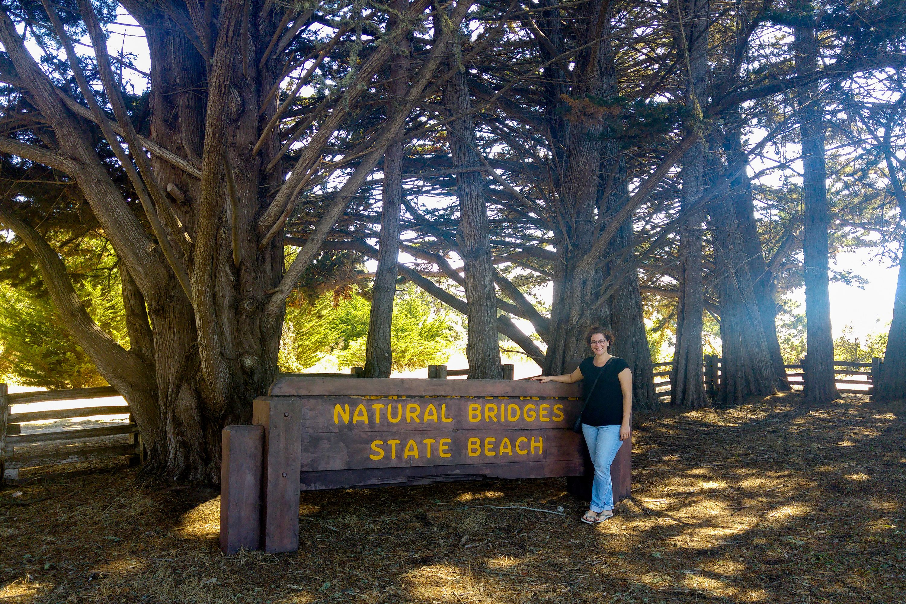 Monika beim Natural Bridges State Beach