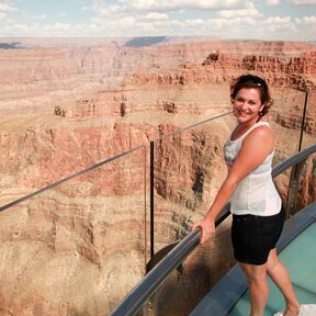 Monika auf dem Skywalk im Grand Canyon