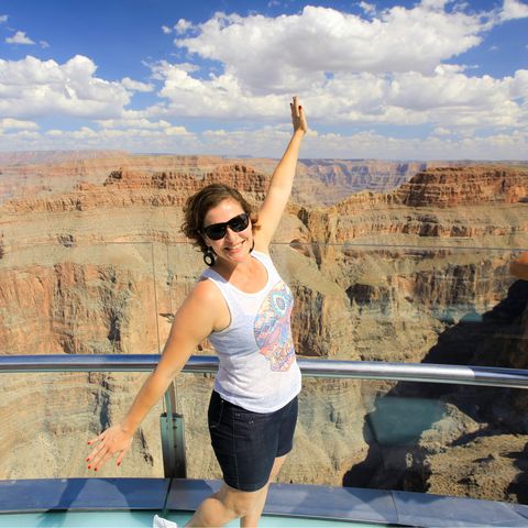Monika auf dem Skywalk im Grand Canyon