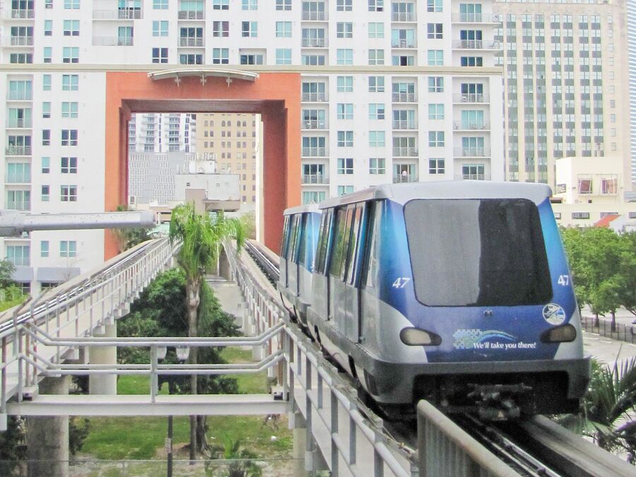 Die College Bayside Metromover Station