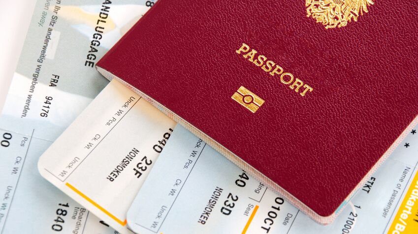 Reisepass und Flugtickets