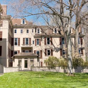 Blick auf das Winterthur Museum mit angrenzendem naturalistischem Garten in Winterhur, Delaware