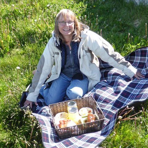 Carola Bank macht ein Picknick in Ferryland, Neufundland