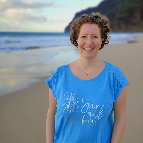 CANUSA Mitarbeiterin Julia Rühl am Strand im Polihale State Park, Kauai
