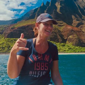 CANUSA Mitarbeiterin Katja HÃ¶bel auf der Zodiac Tour an der Napali KÃ¼ste