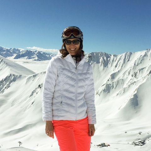 CANUSA-Mitarbeiterin Birthe Witte beim Skifahren im Revelstoke Mountain Resort