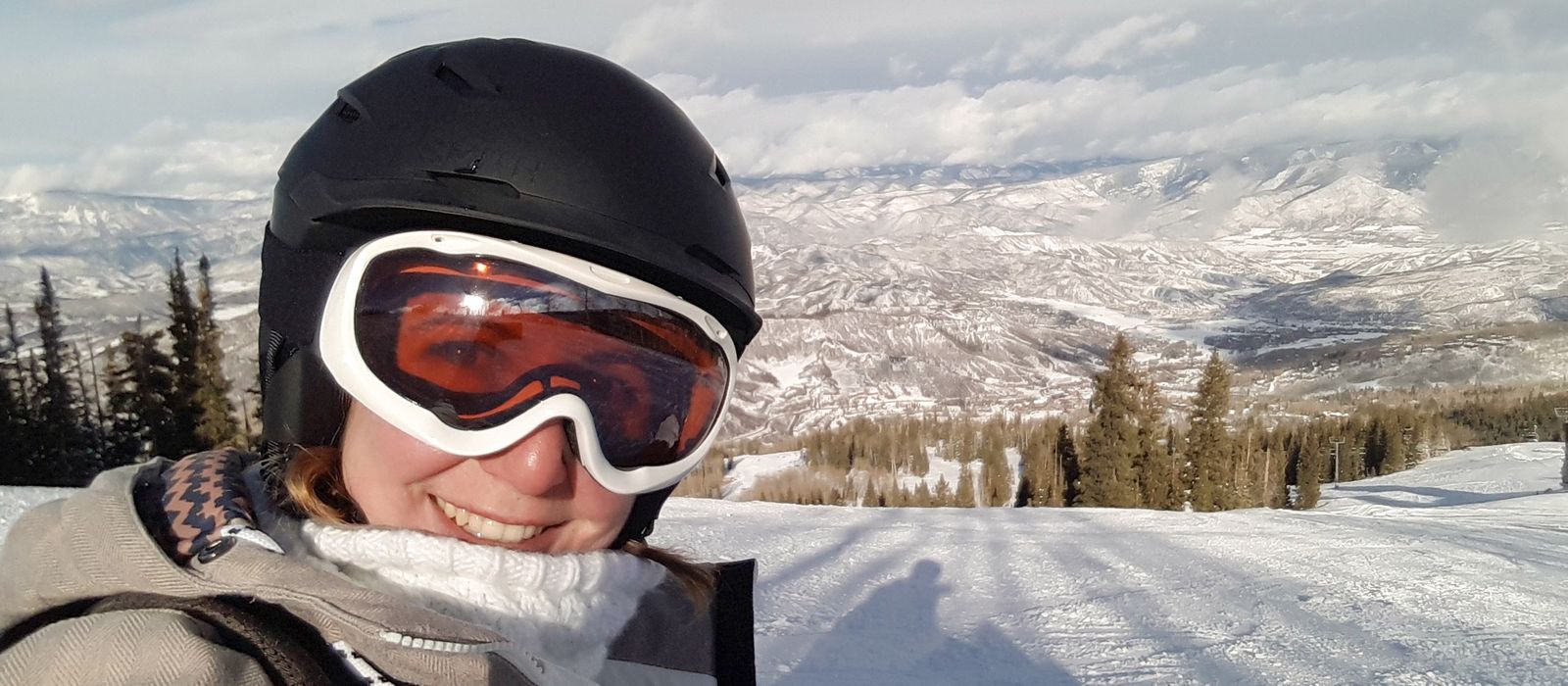 CANUSA Mitarbeiterin Cindy Heider im Skigebiet Snowmass, Aspen