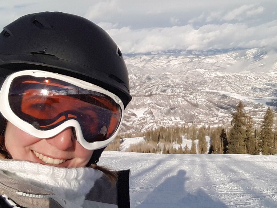 CANUSA Mitarbeiterin Cindy Heider im Skigebiet Snowmass, Aspen