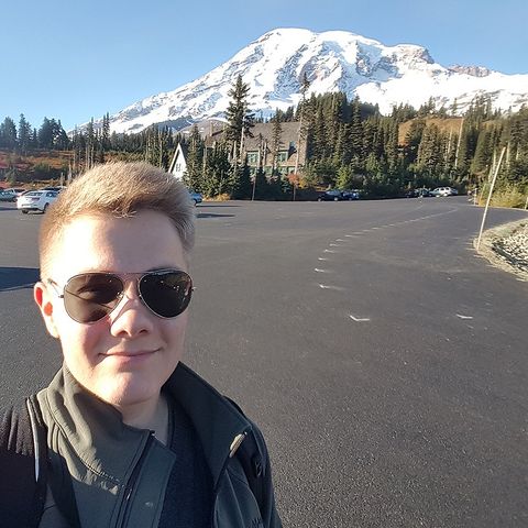 Felix vor dem Mount Rainier