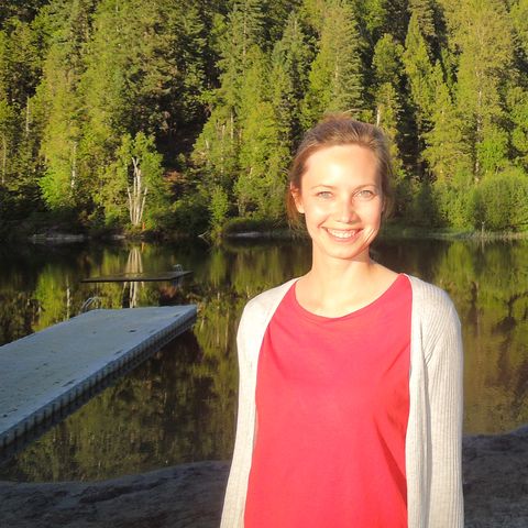CANUSA Mitarbeiterin Finja Hansen auf dem Williams Lake Campground in Revelstoke, British Columbia