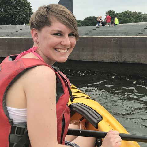Lena Weigert unterwegs mit dem Kayak durch Pittsburgh