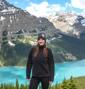 Maja Sebode bei einer Wanderung am Peyto Lake im Banff Nationalpark in Alberta