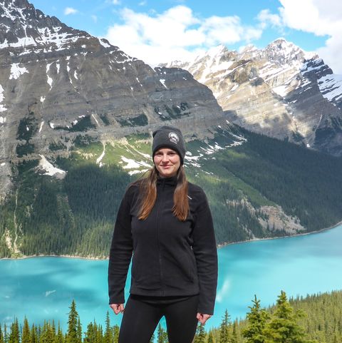 Maja Sebode bei einer Wanderung am Peyto Lake im Banff Nationalpark in Alberta