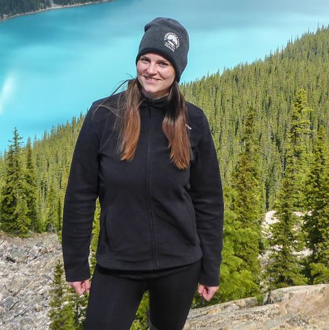 Maja Sebode vor dem Peyto Lake im Banff National Park