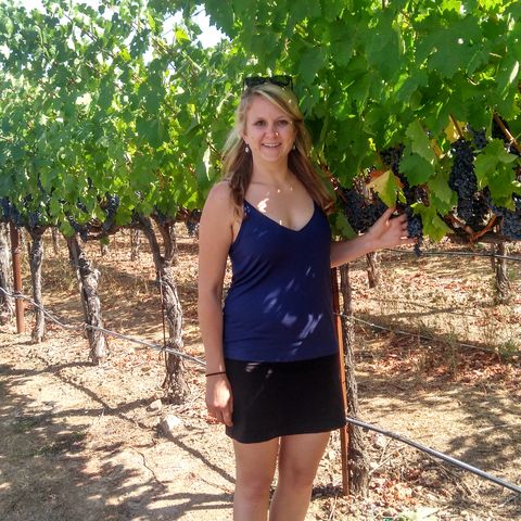 CANUSA Mitarbeiterin Nicola Somfleth in einem Weinanbaugebiet in der Kalifornischen Region Napa Valley
