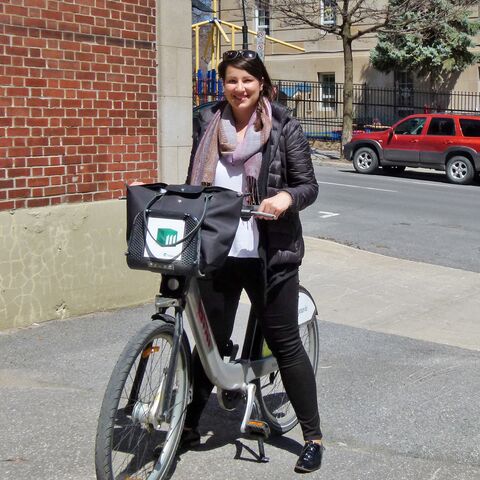 Sarina Keil unterwegs mit dem Bixi Bike durch MontreÌal, Quebec