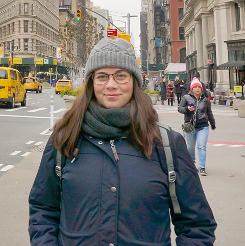 CANUSA-Mitarbeiterin Saskia Burchard vor dem Flatiron Building in New York City