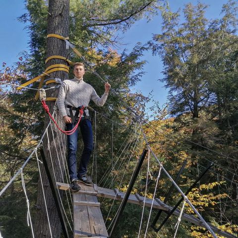 CANUSA-Mitarbeiter Tobias Kosinski auf einer Canopy Tour im Haliburton Forest & Wild Life Reserve, Ontario