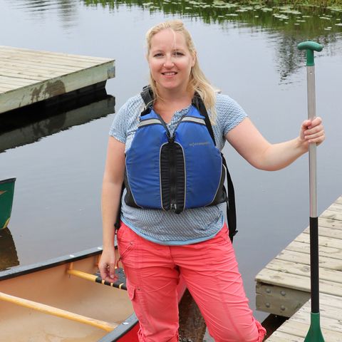 Sandra am Kejimkujik Lake, Nova Scotia