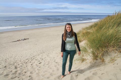 CANUSA Mitarbeiterin Bianca am Strand von Florence in Oregon