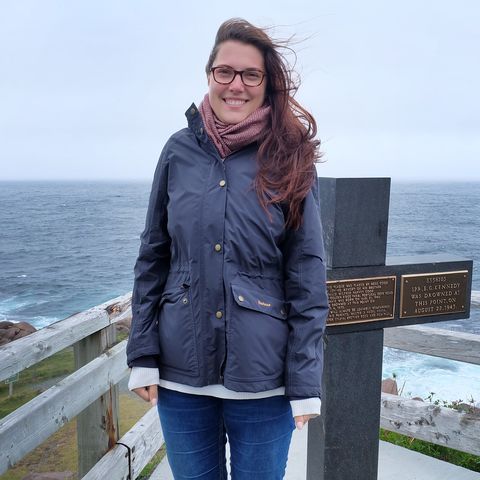Marie Kipp am Ã–stlichsten Punkt Nordamerikas in Cape Spear, Neufundland