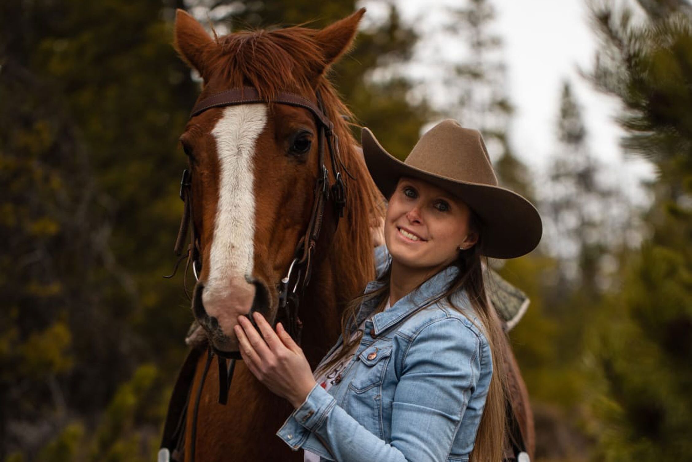 Portrait von Julia Gentsch und Pferd