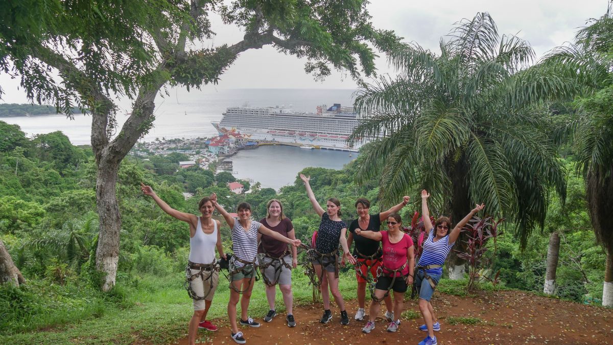 allgemein/storytelling/17-karibik-kreuzfahrt-fam/roatan-gruppenbild-ziplining-01