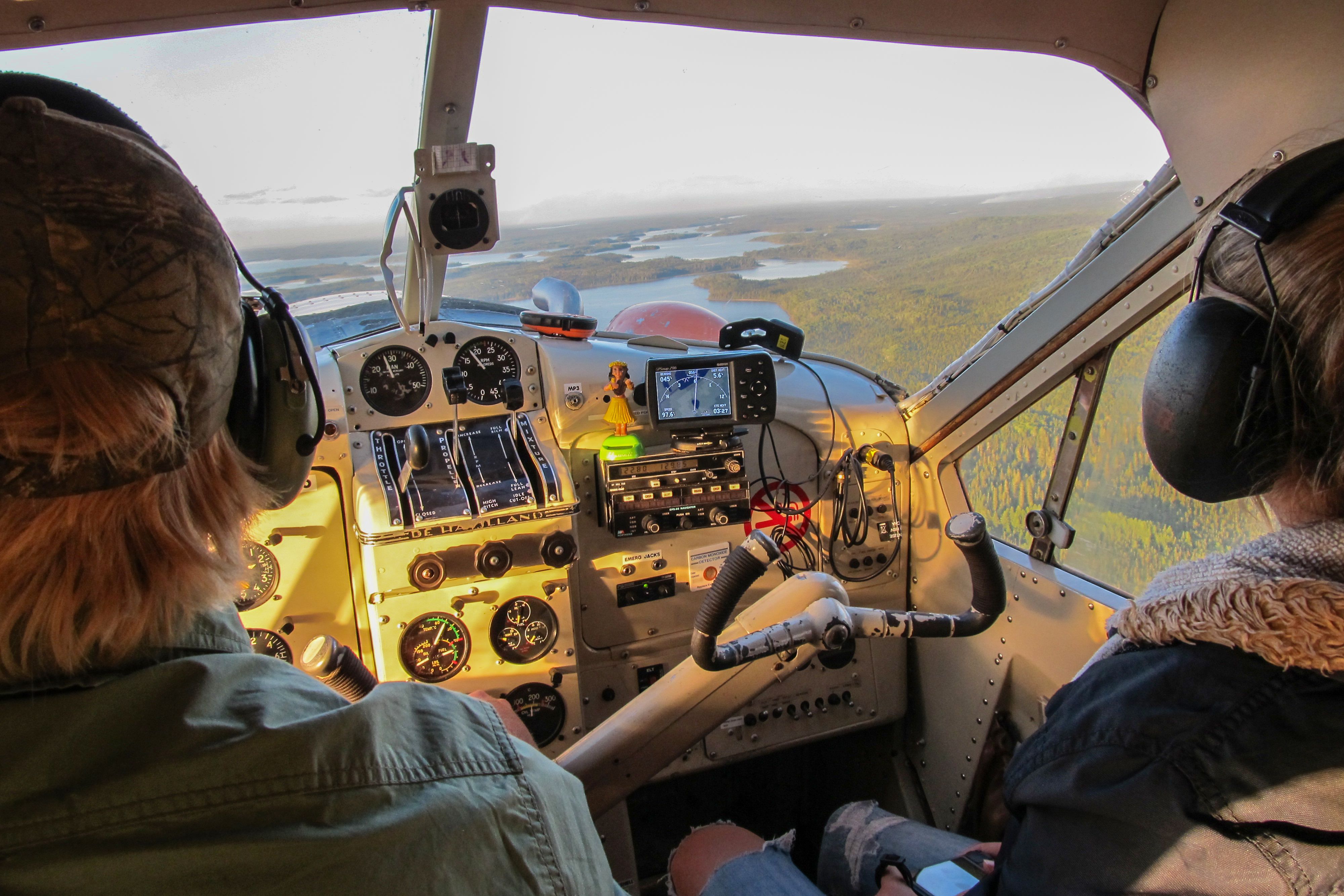 Rundflug mit einem Wasserflugzeug Ã¼ber den Miminiska Lake in Ontario