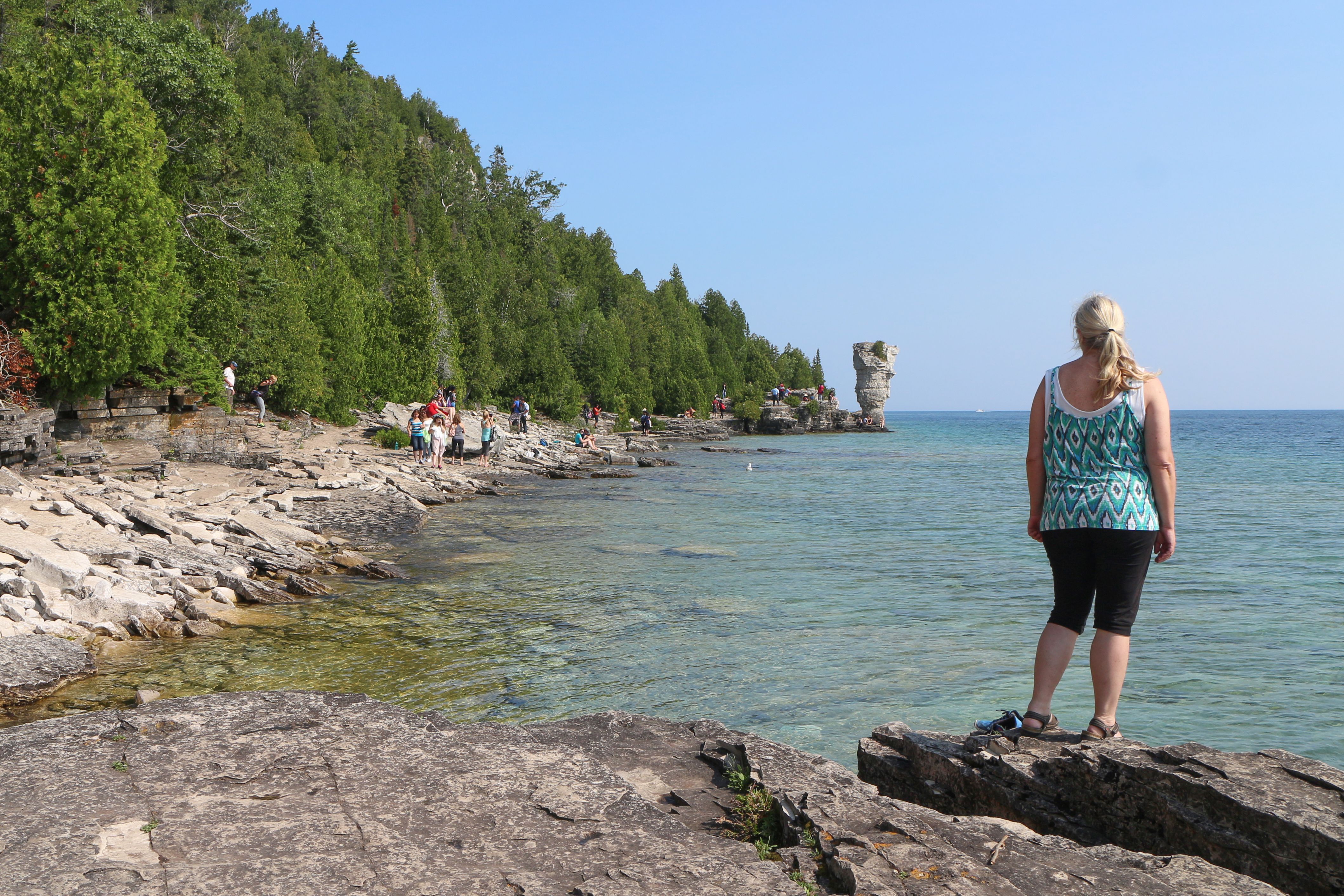 CANUSA Mitarbeiterin Kirstin Denicke am Ufer von Flowerpot Island in Ontario