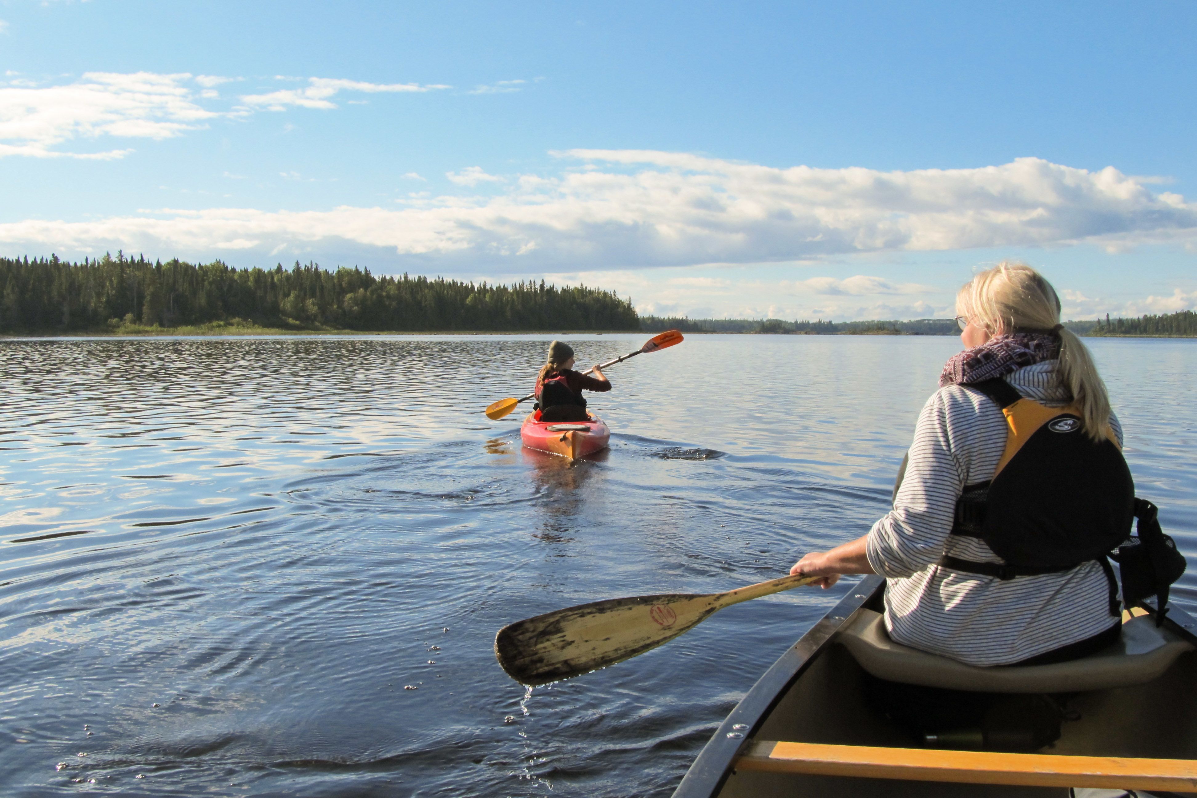 Kanuausflug auf dem Miminiska Lake in Ontario