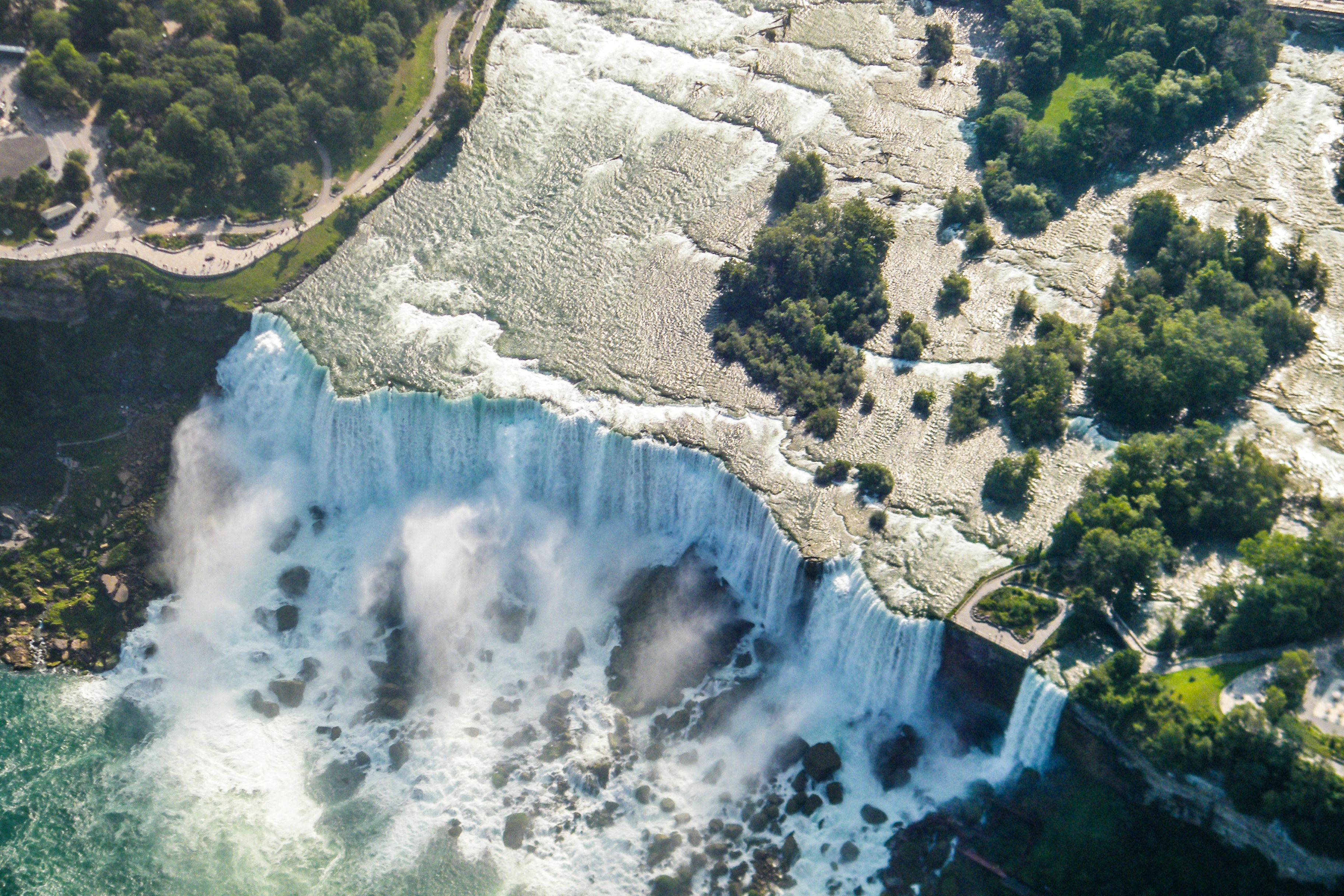 Die Niagarafälle aus der Luft