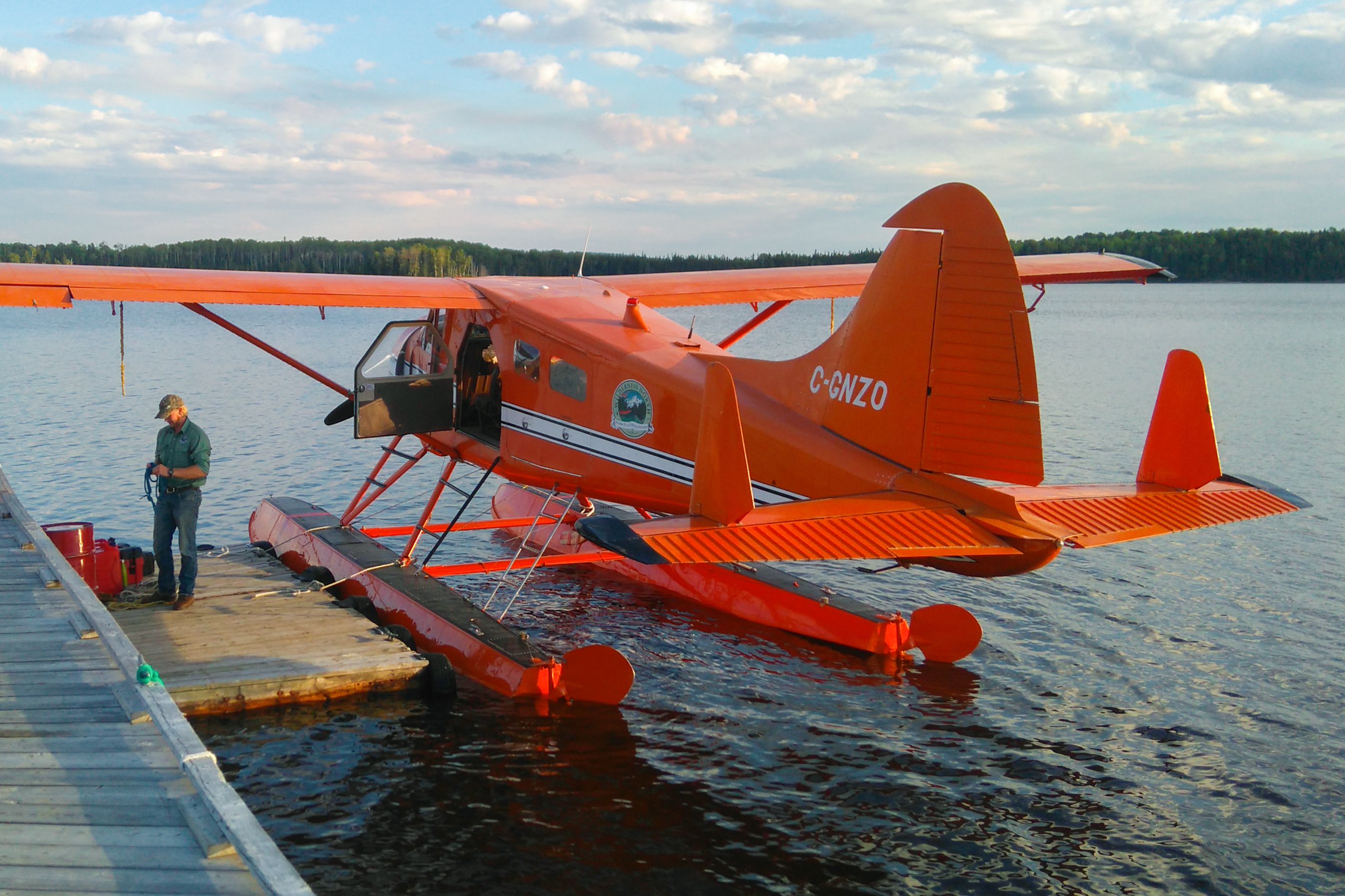 Rundflug mit einem Wasserflugzeug Ã¼ber den Miminiska Lake in Ontario