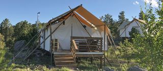 allgemein/storytelling/18-madlen-m-camper-mid-west/glamping-under-canvas-mt-rushmore/exterior-aussenansicht.cr3634x1593-0x385