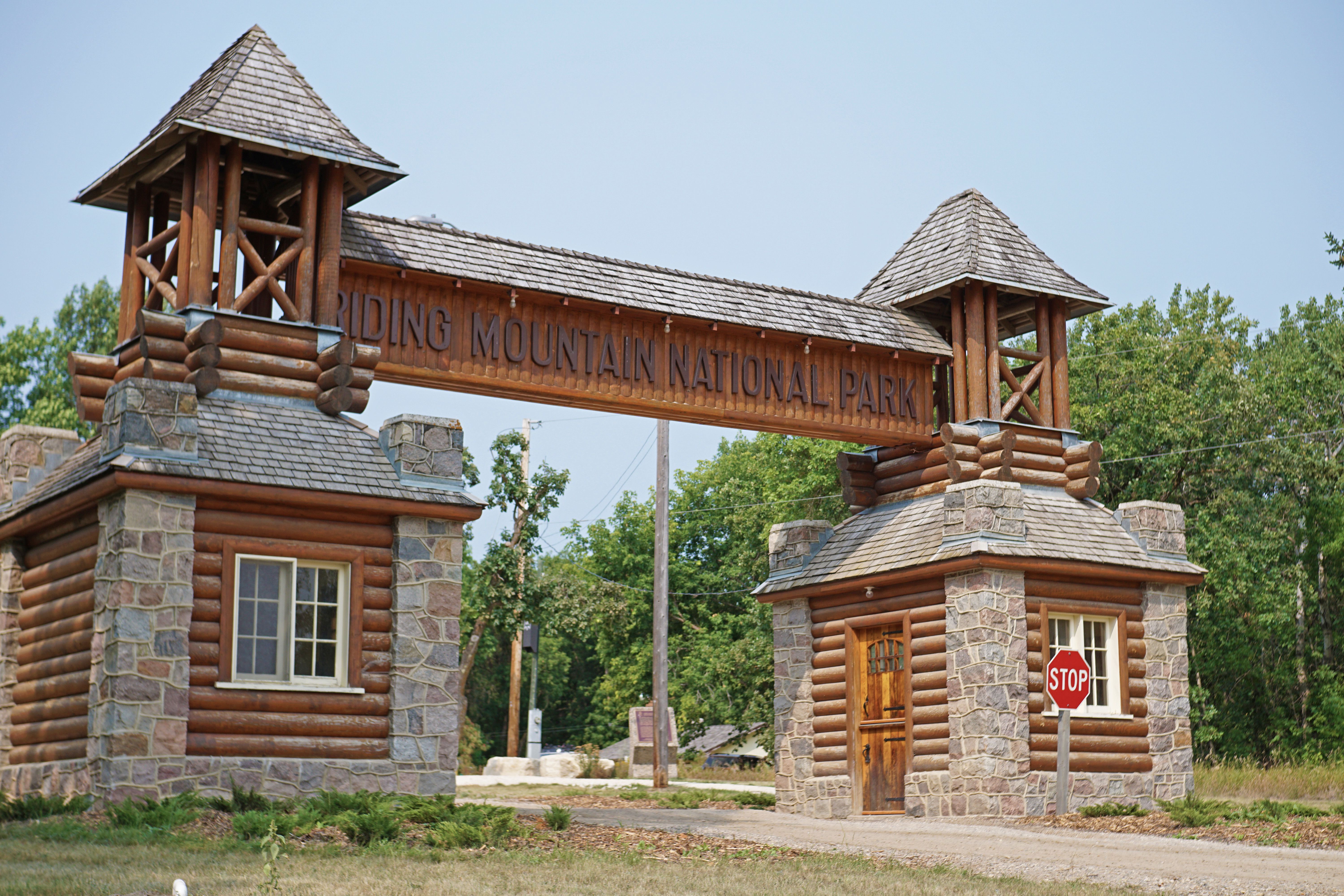 Das East Gate des Riding-Mountain-Nationalparks in Manitoba