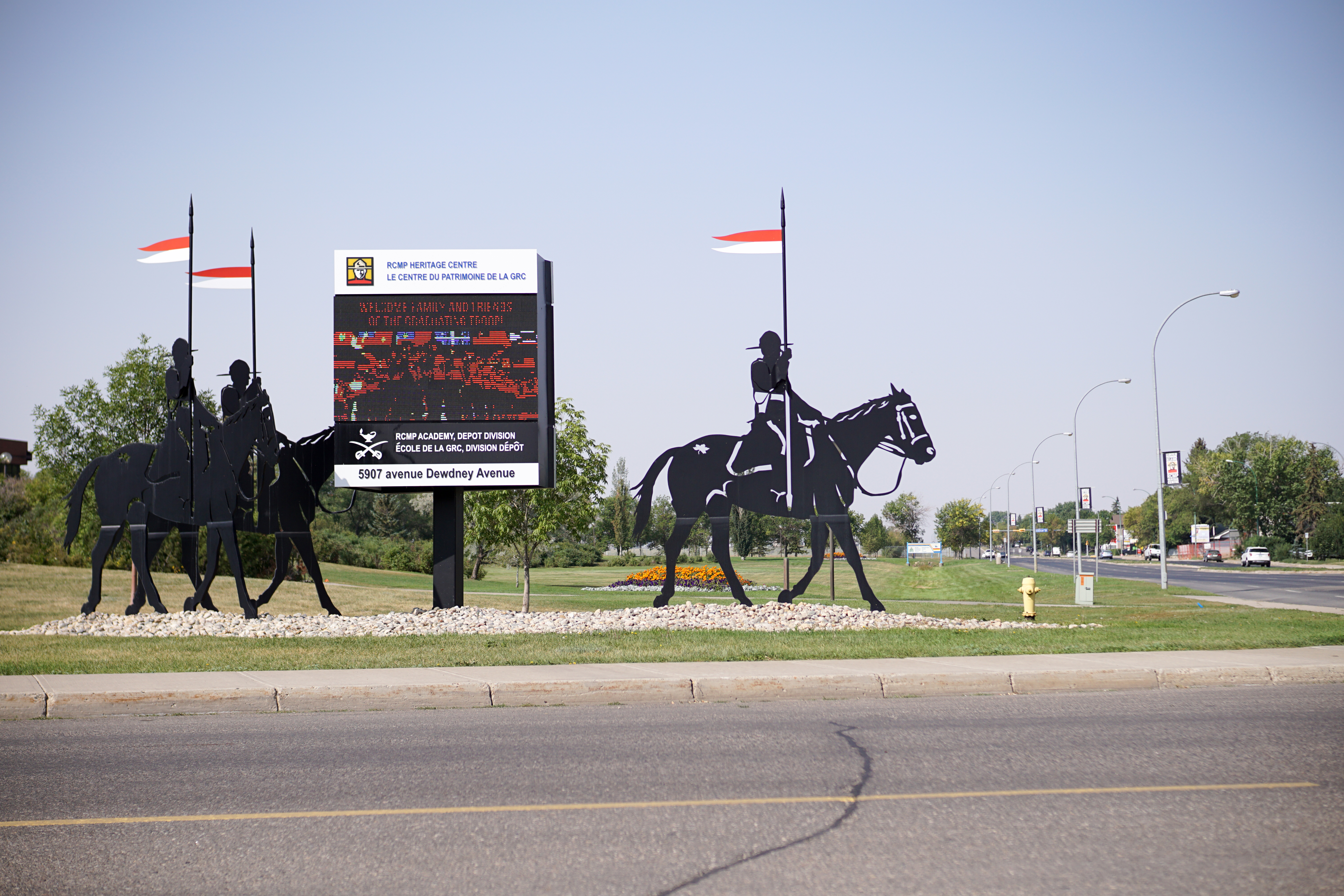 Die Anzeigetafel vor dem RCMP Heritage Center in Regina, Saskatchewan