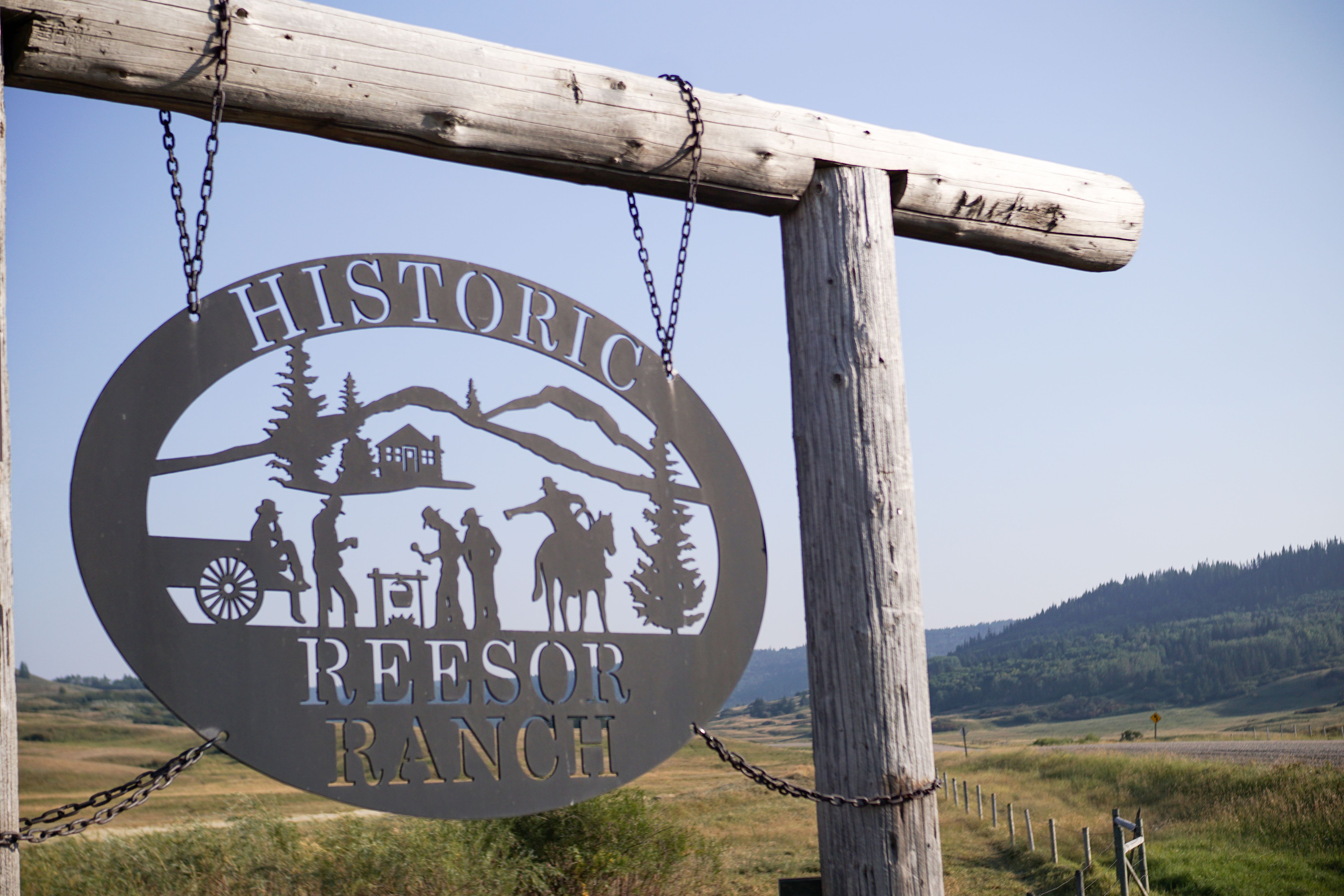 Das Eingangsschild zur Historic Reesor Ranch in Saskatchewan