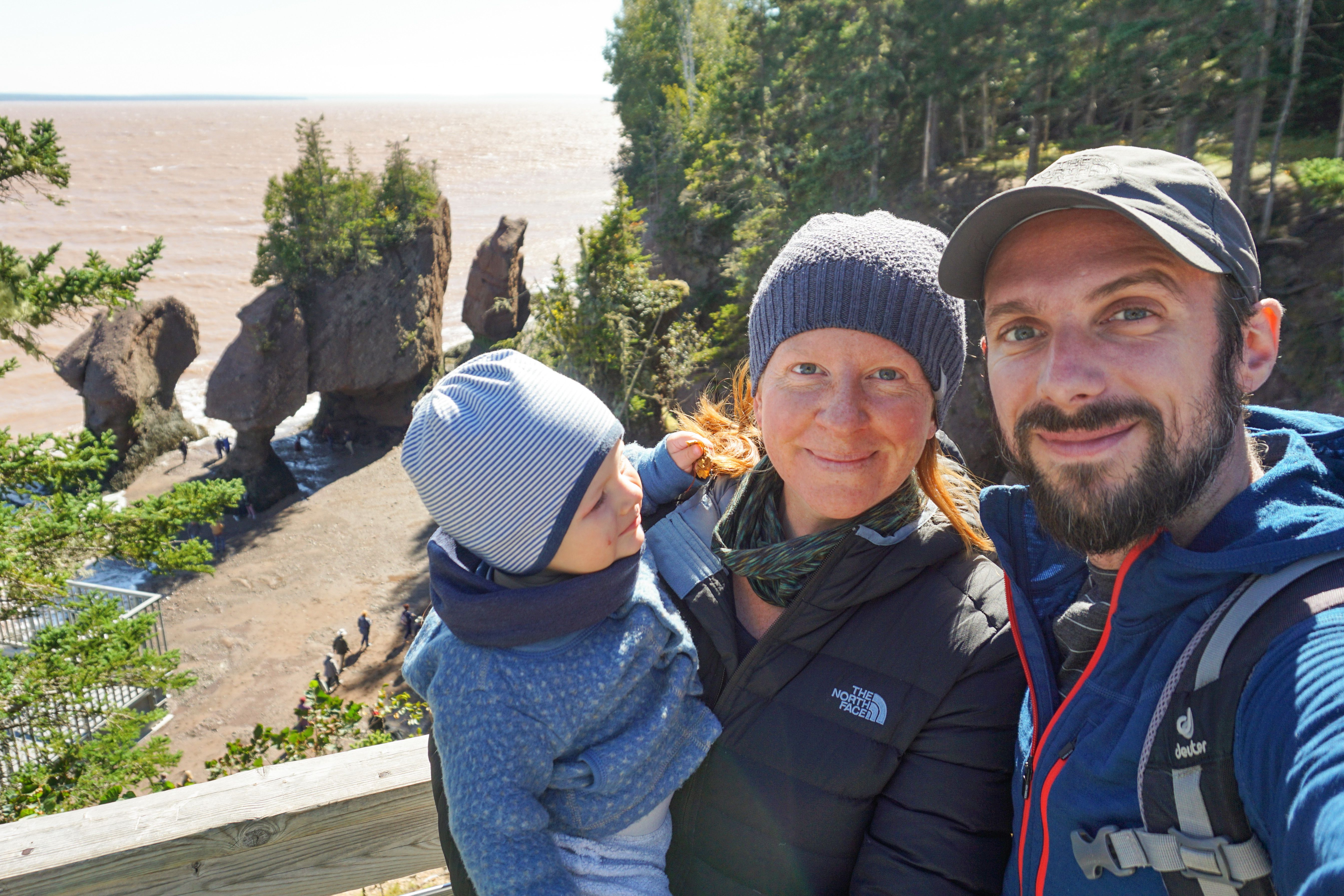 CANUSA Mitarbeiterin Odette Schiller mit ihrer Familie an der Bay of Fundy im kanadischen New Brunswick