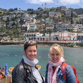 CANUSA Mitarbeiterinnen Anngret Rossol und Mdlen Madaus am Hafen von Avalon auf Santa Catalina Island